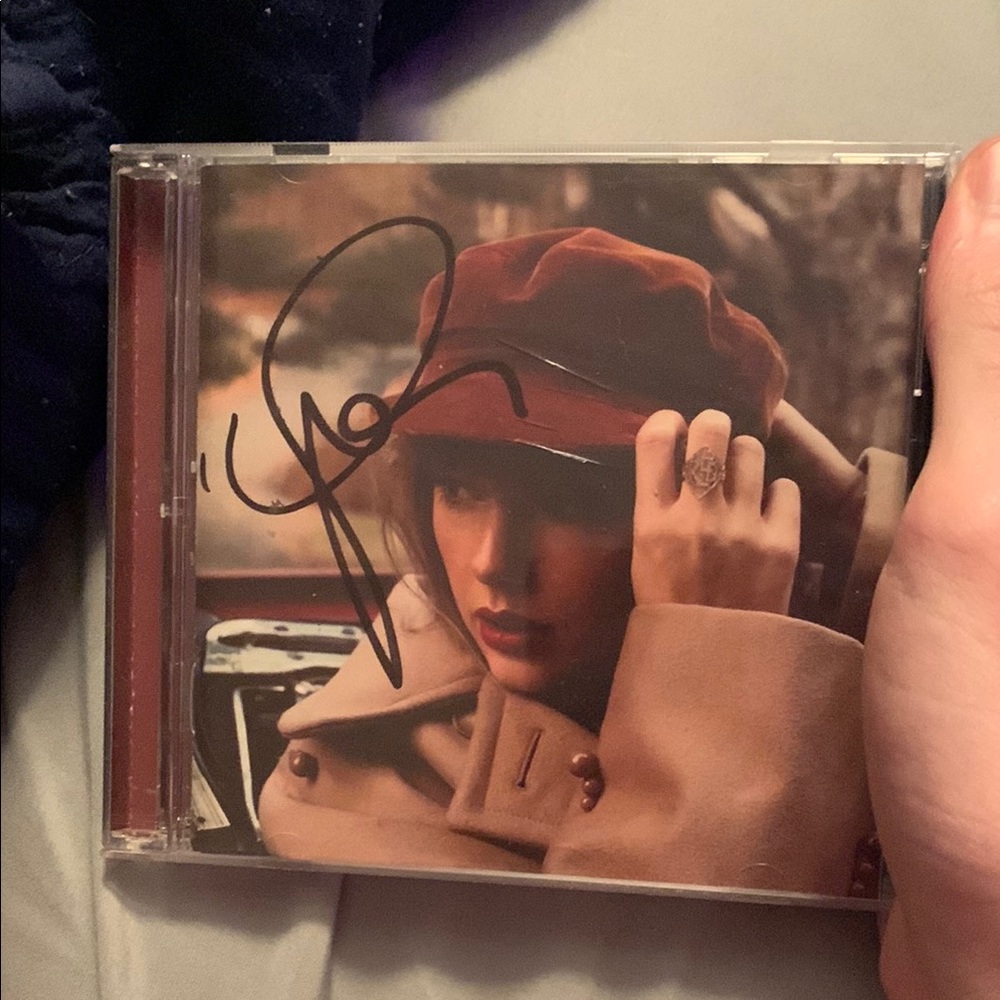 TAYLOR SWIFT signed red Taylor’s version